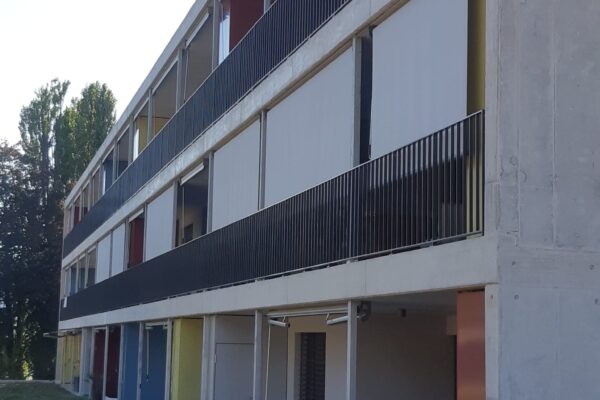 Balkonschrank farbig